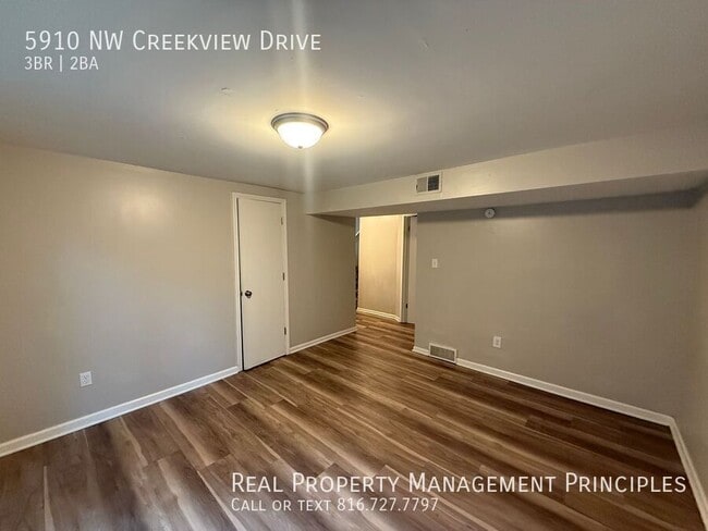 Building Photo - 5910 Creek View Dr