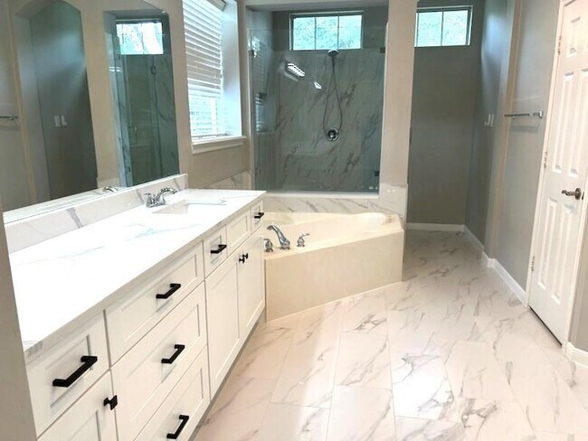 Building Photo - 10906 Castle Peak Dr