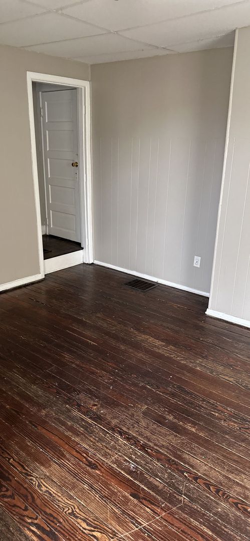 Building Photo - **Deposit Special $500** 526 Brandt 3BR/1B...