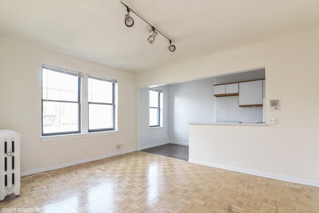 Building Photo - 644 W Wrightwood Ave