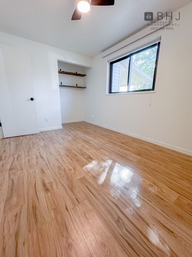 Building Photo - Dog Friendly 2 bed/ 1 bath HOUSE for Rent!