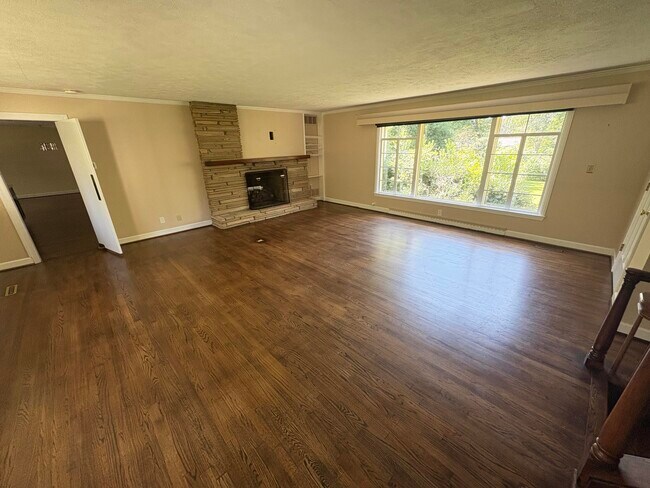 Building Photo - 831 Legare Rd SW
