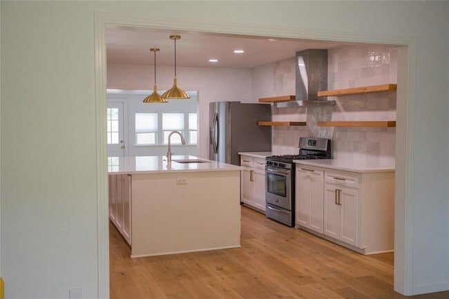 Building Photo - 202 W Crestland Dr