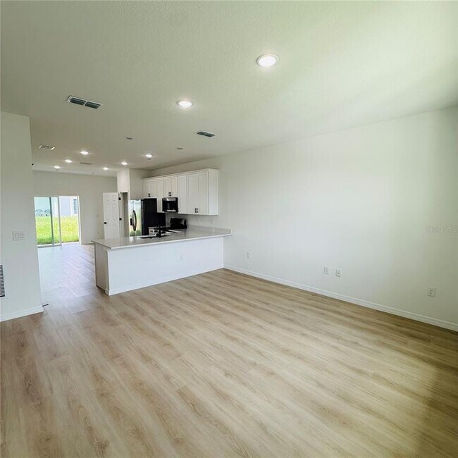 Building Photo - 602 Desmoines Ct