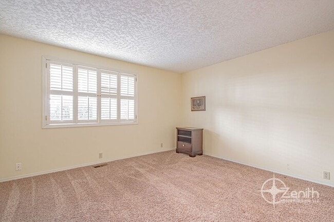 Building Photo - 12018 SE 17th St