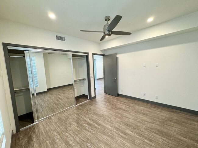 Building Photo - dun8385