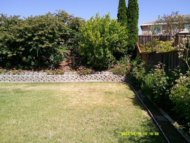 Building Photo - 5002 S Ridgefield Way