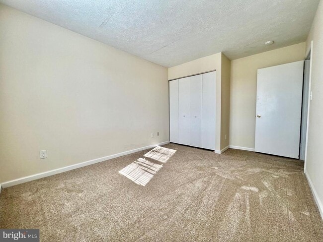 Building Photo - 402 Chalmers Ave