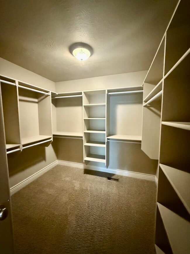 Building Photo - 2034 E 4500 S