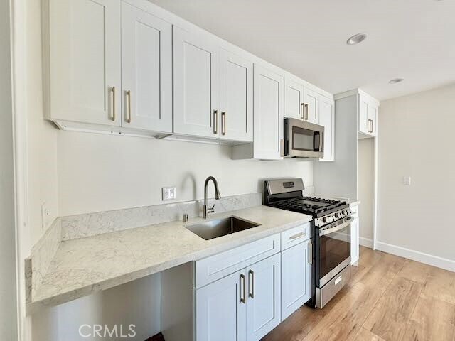 Building Photo - 227 E 84th St