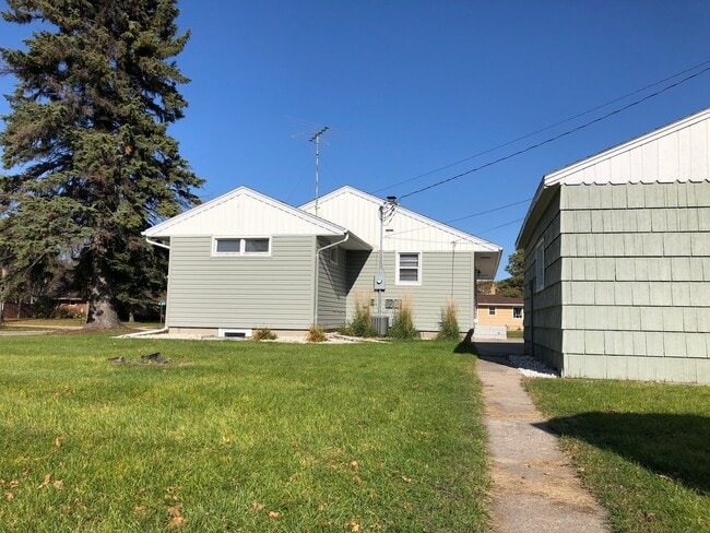 Building Photo - 1604 3rd St S