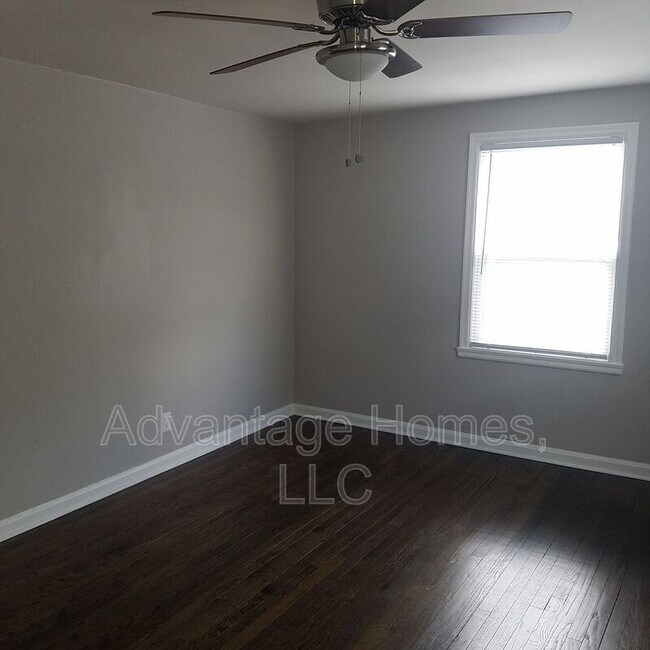 Building Photo - 413 E 63rd Terrace