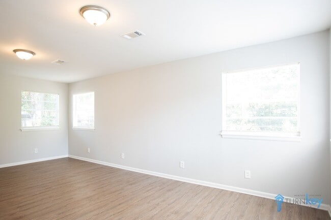 Building Photo - 1600 Orange St