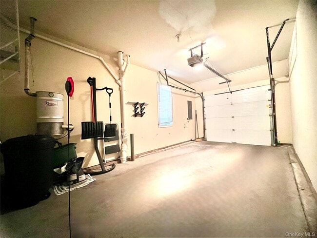 Building Photo - 15 Evon Ct