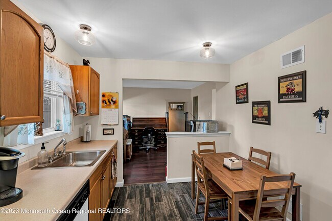 Building Photo - 47 Mizzen Dr