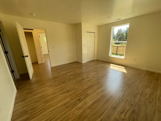 Building Photo - 4660 Fieldbrook Rd