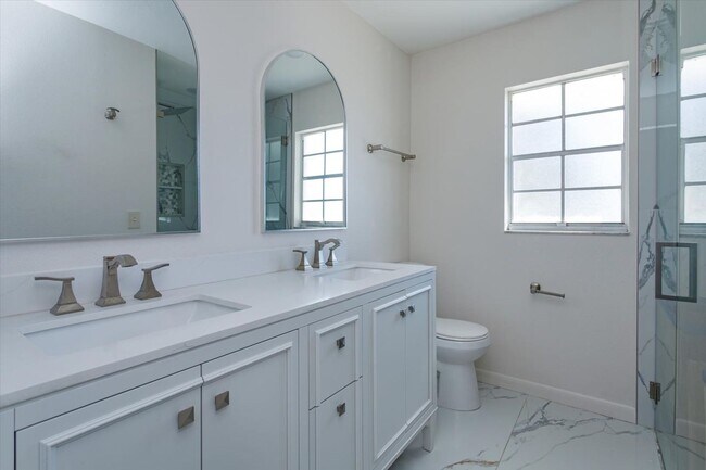 Building Photo - Updated 4-Bedroom Longwood Rental with Pool & Lawn Care Included – Move-In Ready