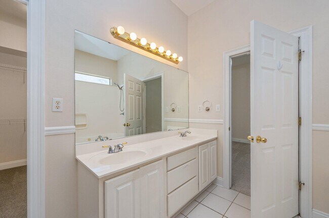 Building Photo - 1697 Glenwood Ct