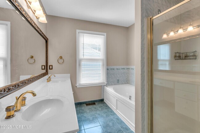 Building Photo - 94 Heritage Dr