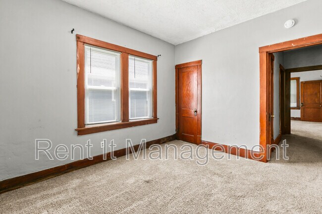 Building Photo - 2820 N 19th Ave