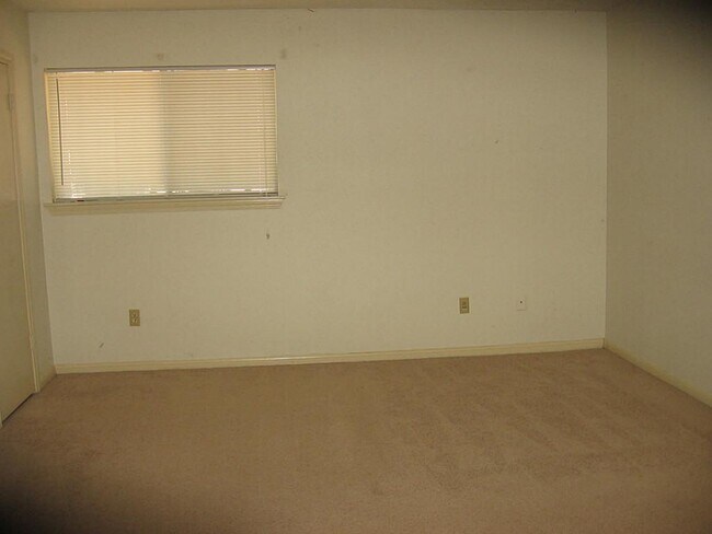 Building Photo - 25407 Tuckahoe Ln