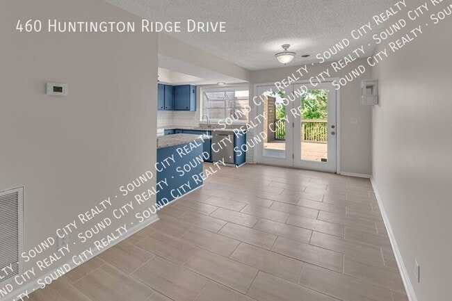 Building Photo - 460 Huntington Ridge Dr