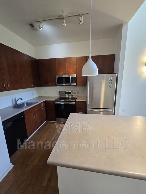 Building Photo - 2125 Southend Dr