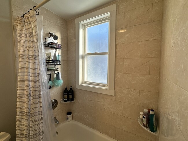 Building Photo - 332 Main St