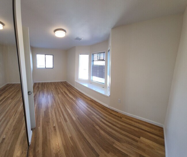 Building Photo - 5 Bedroom 3 bathroom in close proximity to POLY CAMPUS!