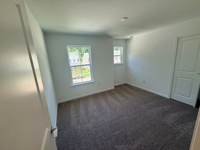Building Photo - 5637 Bay Rock Rd