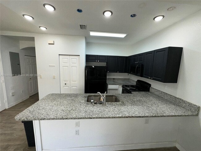 Building Photo - 4908 SW 141st Ave