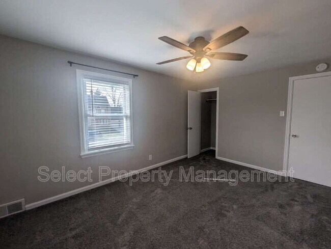 Building Photo - 1523 Curdes Ave