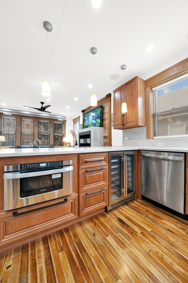 Building Photo - 1226 S 60th Ct