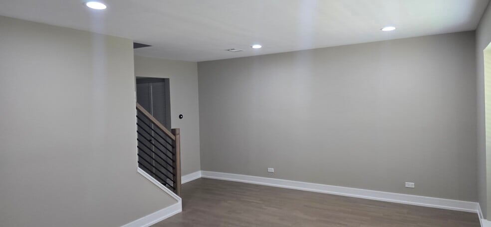 Building Photo - 627 Shaw Ct