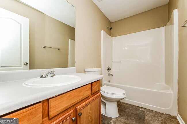 Building Photo - 25 Lakeridge Ct