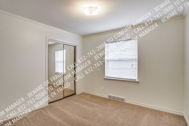 Building Photo - 518 Malden Dr