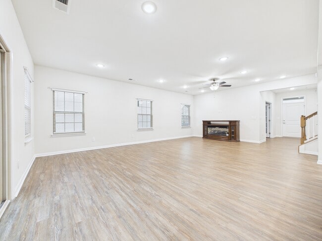 Building Photo - 7274 Waterwheel St SW