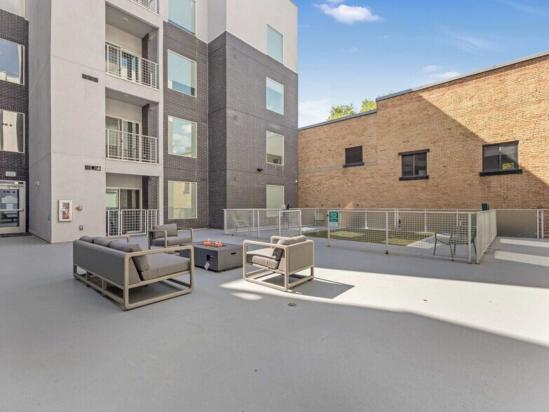 Building Photo - 360 S 400 W