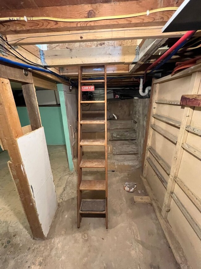 Building Photo - 1-2 Bedroom 1 Bath House with Garage, Newl...
