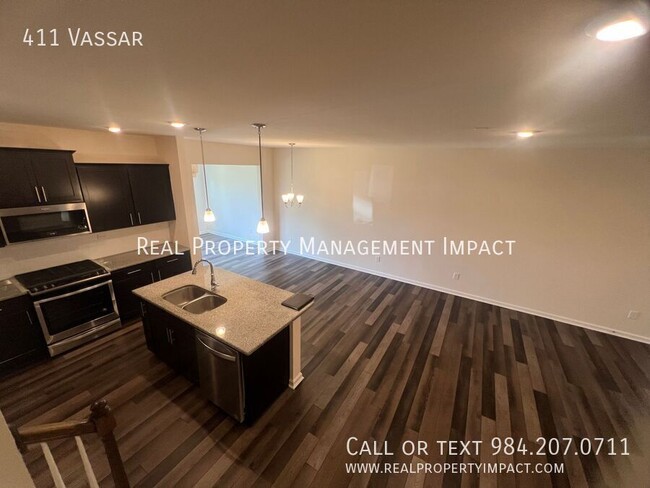 Building Photo - 411 Vassar-