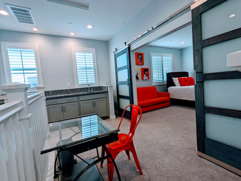 Open office space - Level 3 - 577 Daniel Freeman Cir