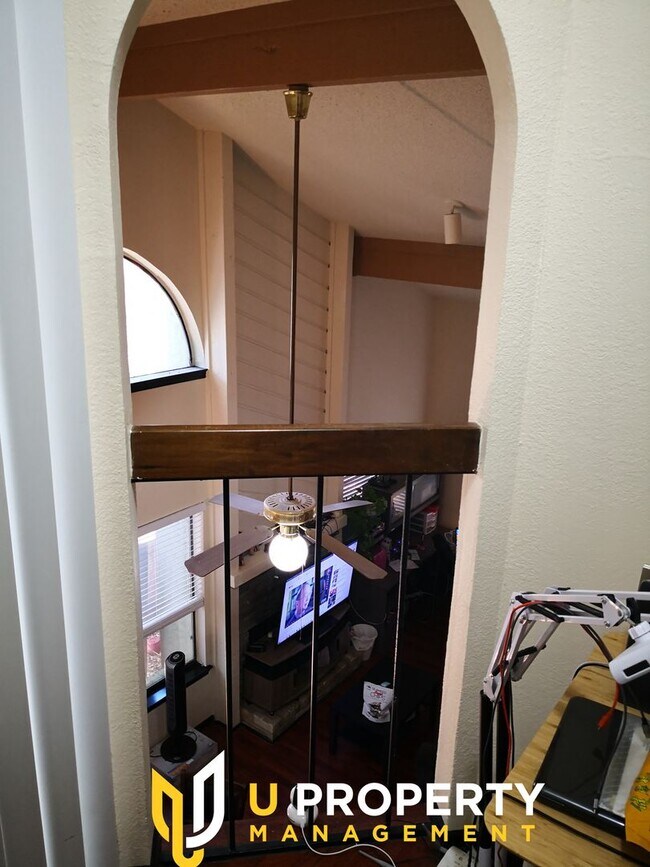 Building Photo - Spacious 2-Bed/2-Bath with High Ceilings, ...