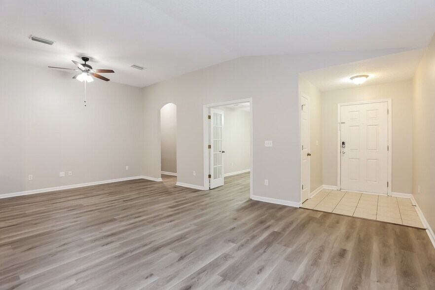 Building Photo - 1048 Beckingham Dr