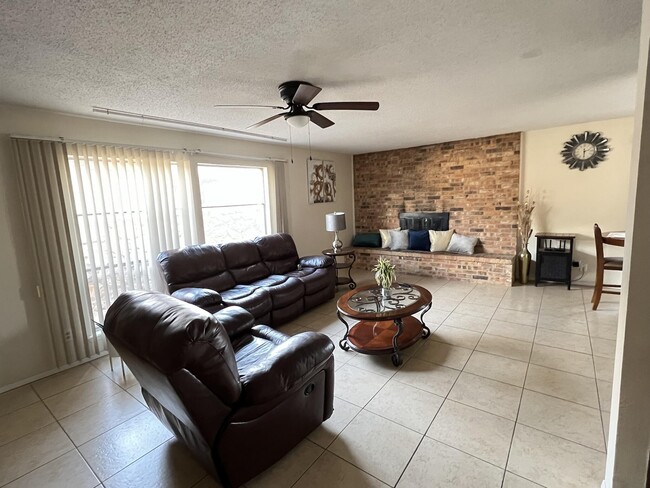 Building Photo - 9209 Darlina Dr