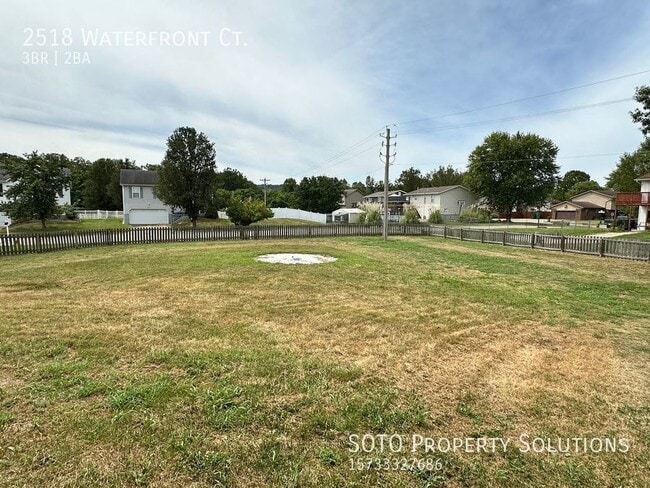 Building Photo - Lovely  3 bedroom, 2 bathroom home located...