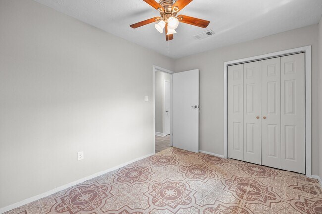 Building Photo - 6639 Indian Falls Dr