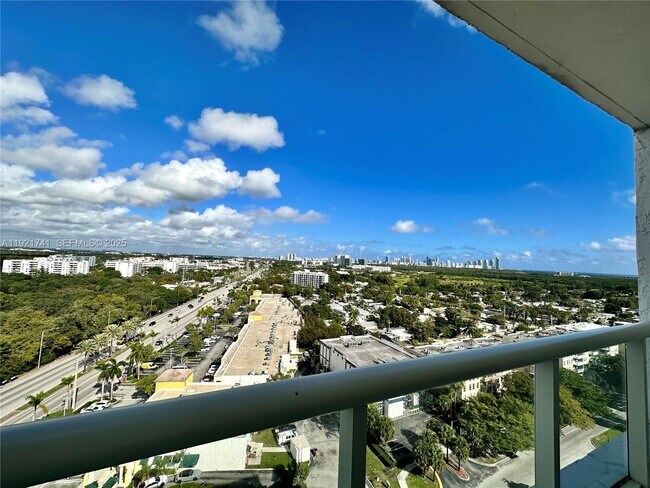 Building Photo - 13499 Biscayne Blvd