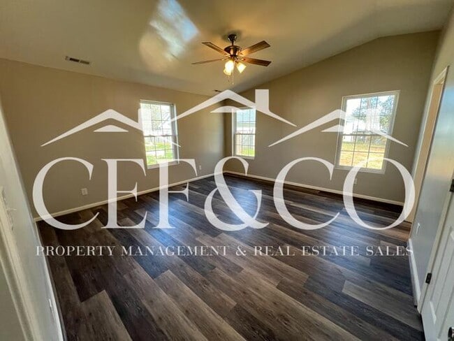 Building Photo - Adorably renovated 4 bedroom 2 bathroom home now available