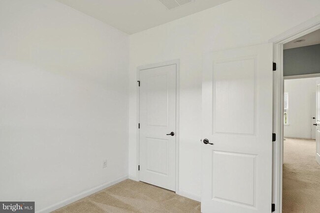 Building Photo - 708 Apple Orchard Dr