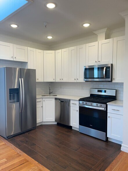 Primary Photo - 373 Danforth Ave